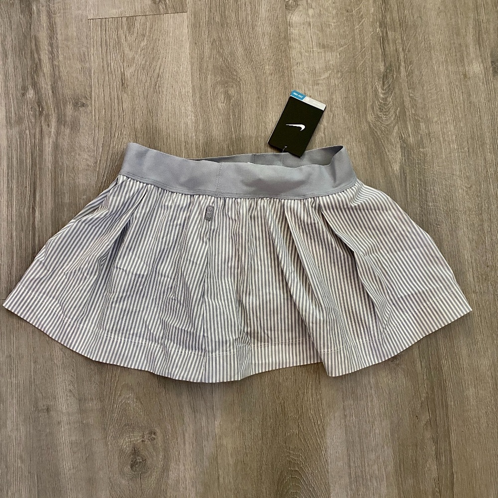 NWT! NIKE Small Pleated TENNIS Skirt Striped Gray